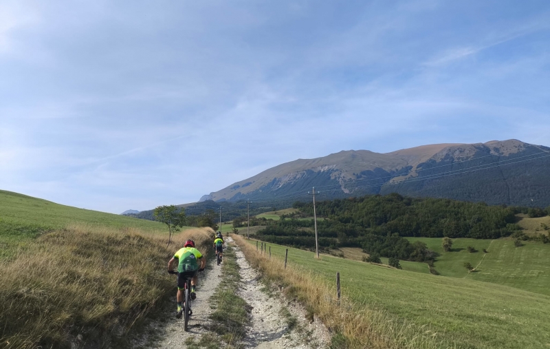 Pedalando tra storia e natura