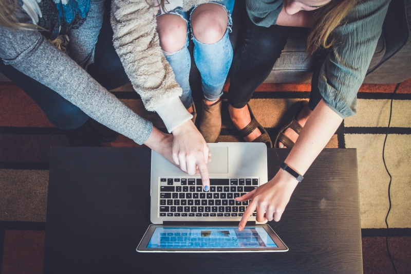 Incontro per le famiglie su “Opportunità e problematiche di internet: educare alla critica”