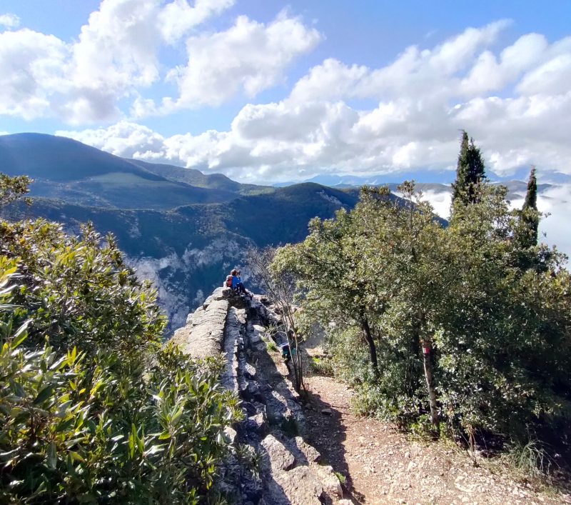 Il castello di Pietralata e la Gola del Furlo chiudono la rassegna “Il respiro delle pietre - borghi in cammino”