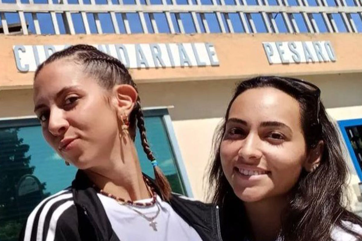 Angelica e Alessia, due giovani volontarie dell'associazione Bracciaperte