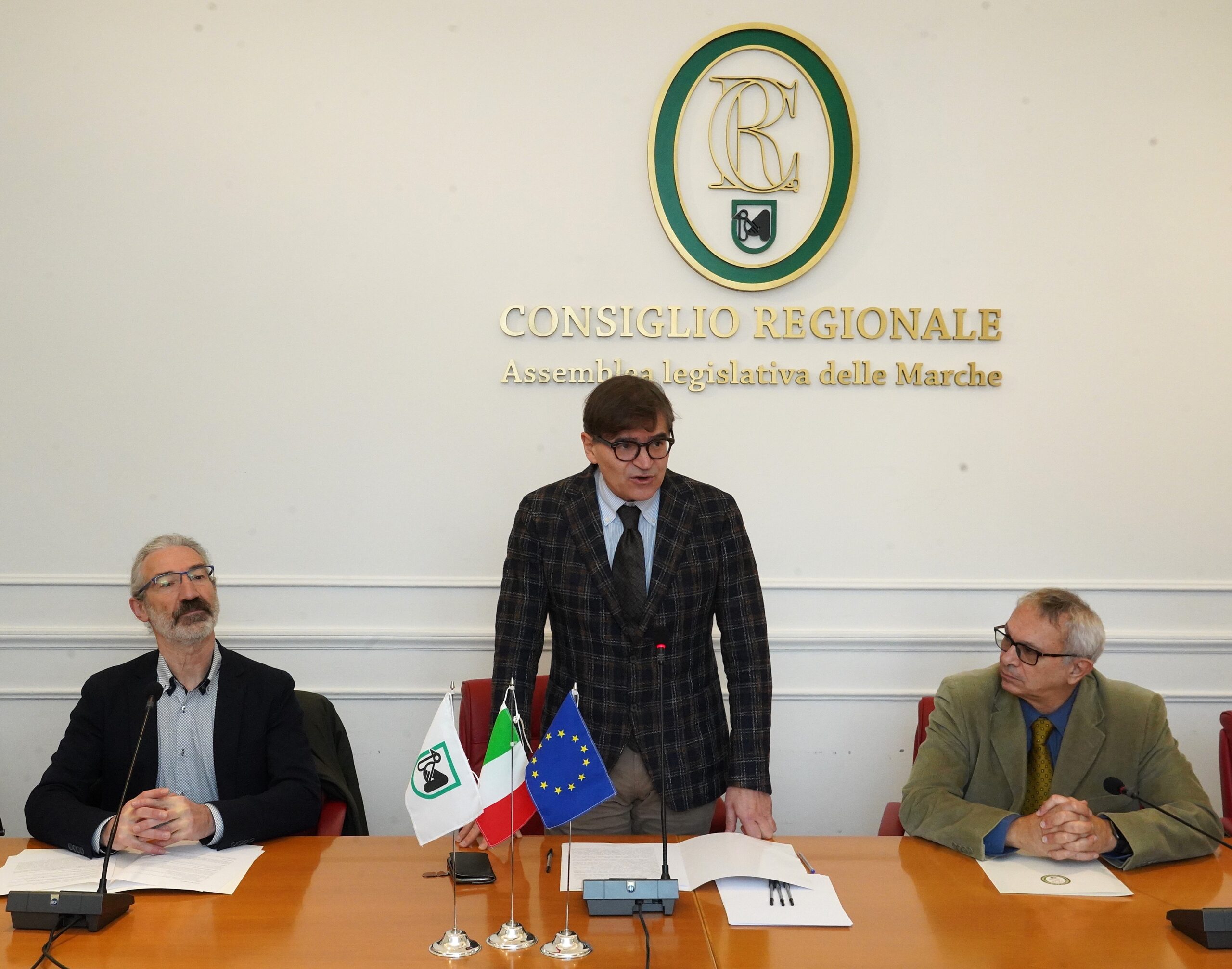 La conferenza nella sala del Consiglio regionale delle Marche