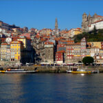 La città di Porto vista dal mare