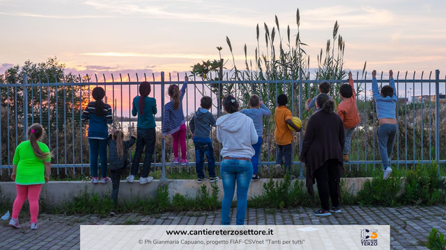 © Foto in copertina di Gianmaria Capuano, progetto FIAF-CSVnet "Tanti per tutti. Viaggio nel volontariato italiano"