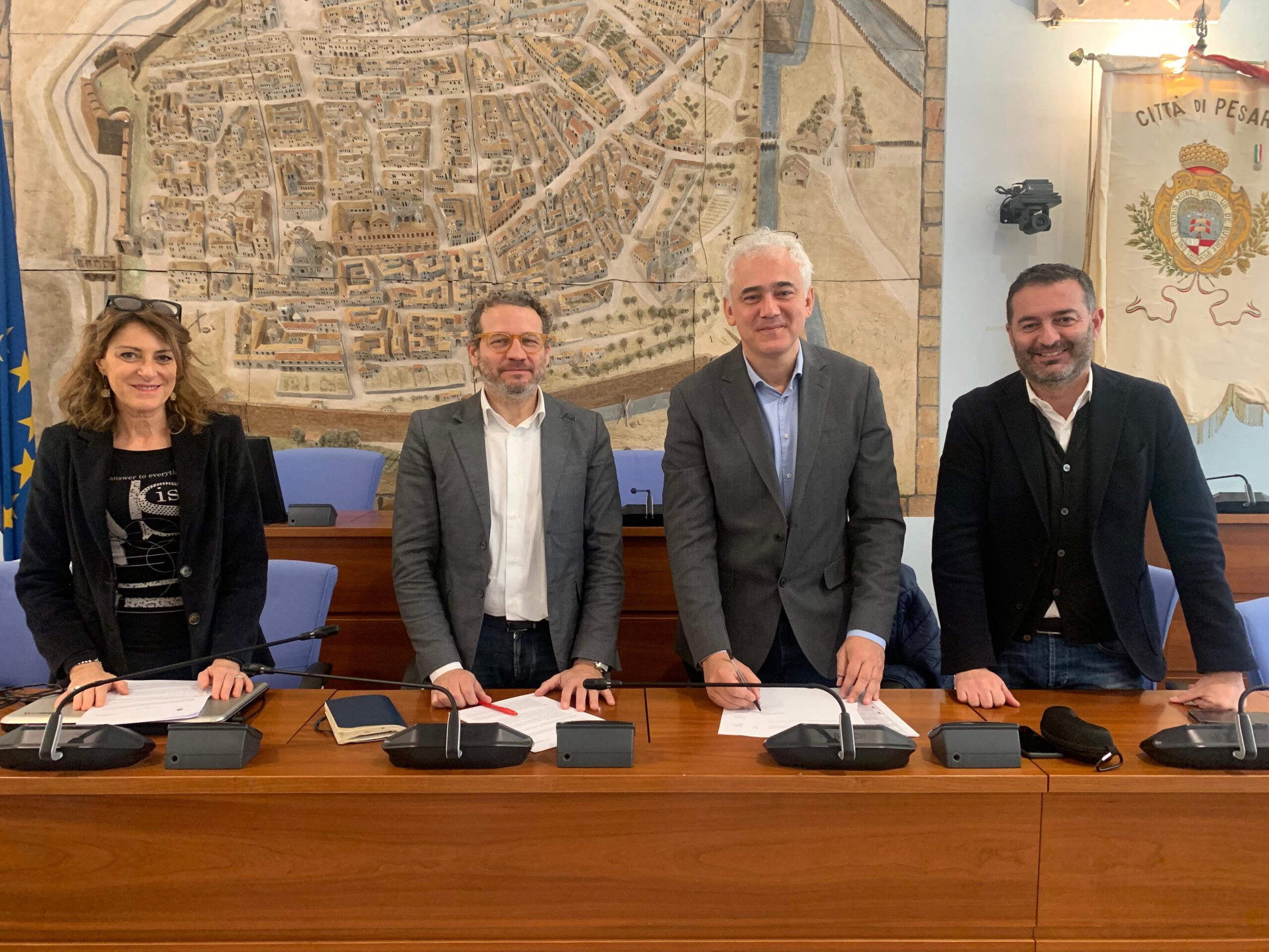 foto di gruppo con Marzia Ricci, Simone Bucchi, Luca Pandolfi e Tomas Nobili