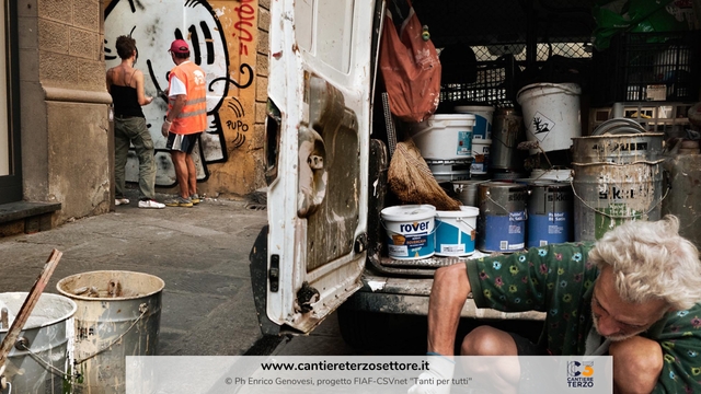 © Foto in copertina di Enrico Genovesi, progetto FIAF-CSVnet "Tanti per tutti. Viaggio nel volontariato italiano"