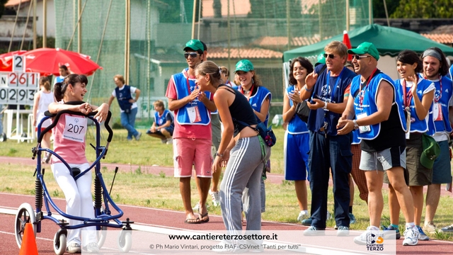 © Foto in copertina di Mario Vintari, progetto FIAF-CSVnet "Tanti per tutti. Viaggio nel volontariato italiano"