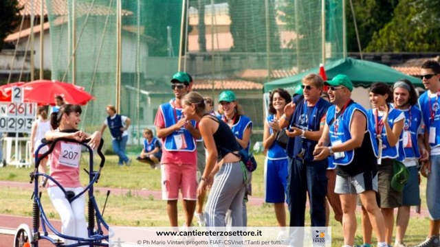 © Foto in copertina di Mario Vintari, progetto FIAF-CSVnet "Tanti per tutti. Viaggio nel volontariato italiano"