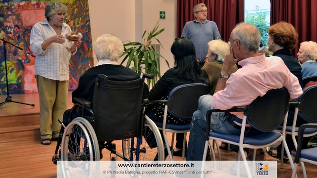 © Foto in copertina di Nadia Bologna, progetto FIAF-CSVnet "Tanti per tutti. Viaggio nel volontariato italiano"