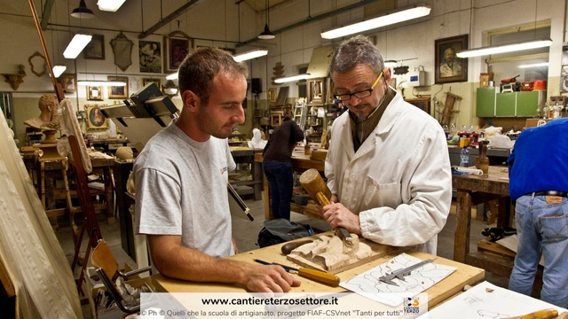 © Foto in copertina di Quelli che la scuola di artigianato progetto FIAF-CSVnet "Tanti per tutti. Viaggio nel volontariato italiano"