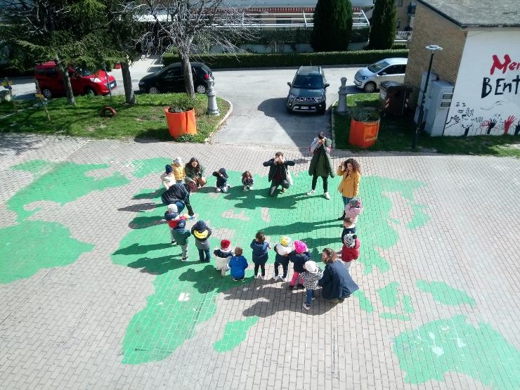 Foto del progetto Fonti Quartiere Educante, Con i bambini.