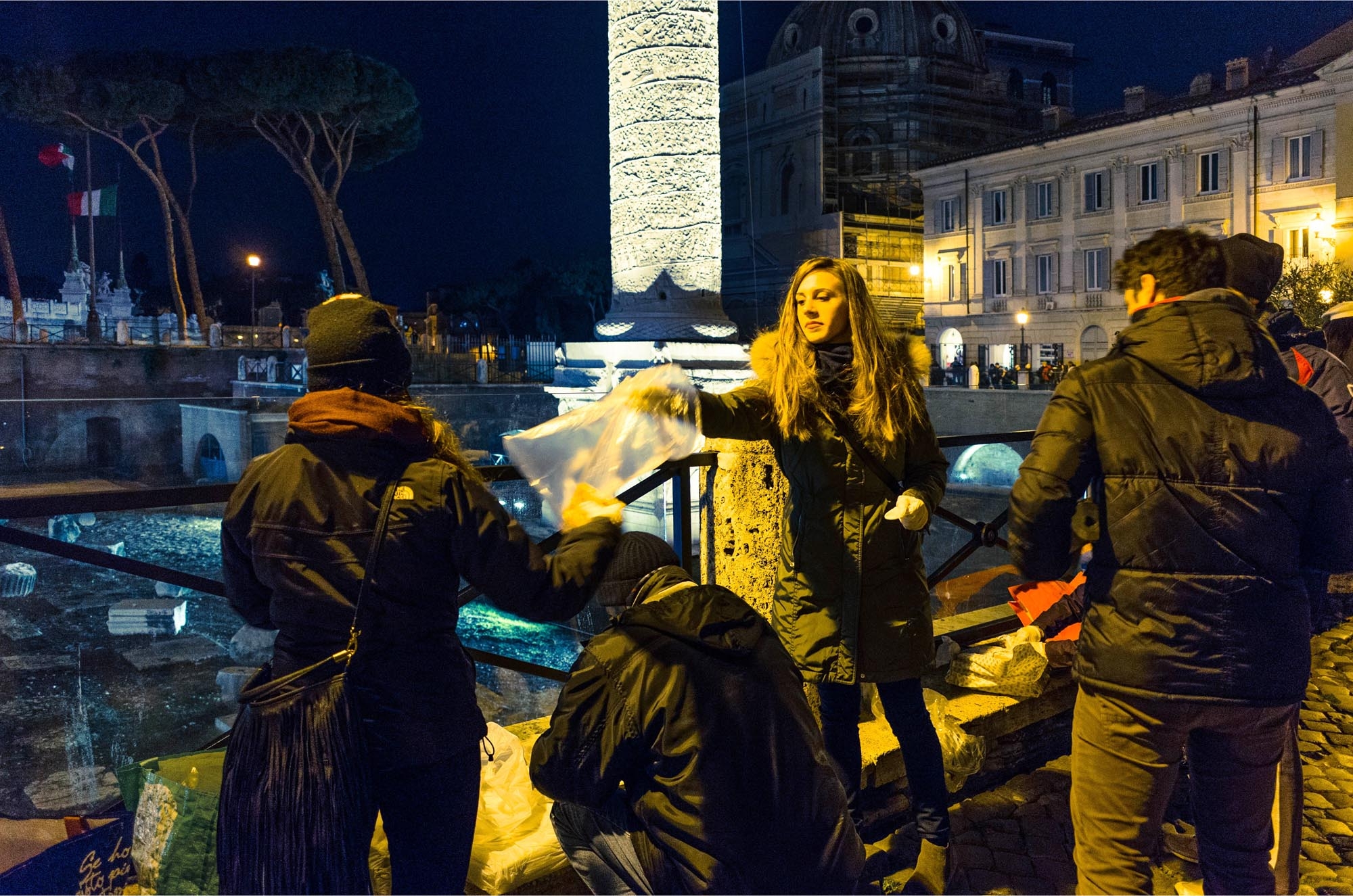 © Foto in copertina di Silvio Mencarelli, progetto FIAF-CSVnet "Tanti per tutti. Viaggio nel volontariato italiano"